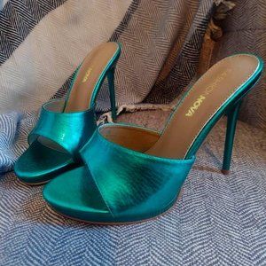 Fashion Nova Emerald Green Heels Size 9